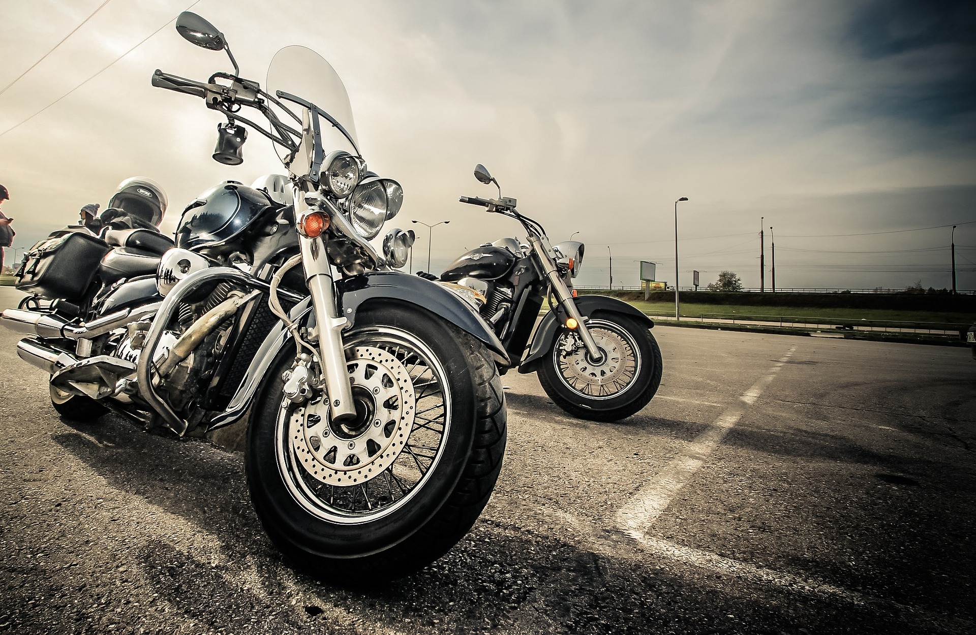 motorbike-g8b9f027e0_1920.jpg